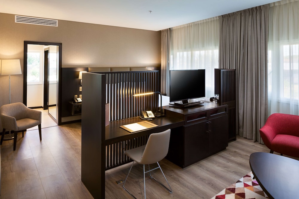 Radisson Hotel Santa Cruz 57/63