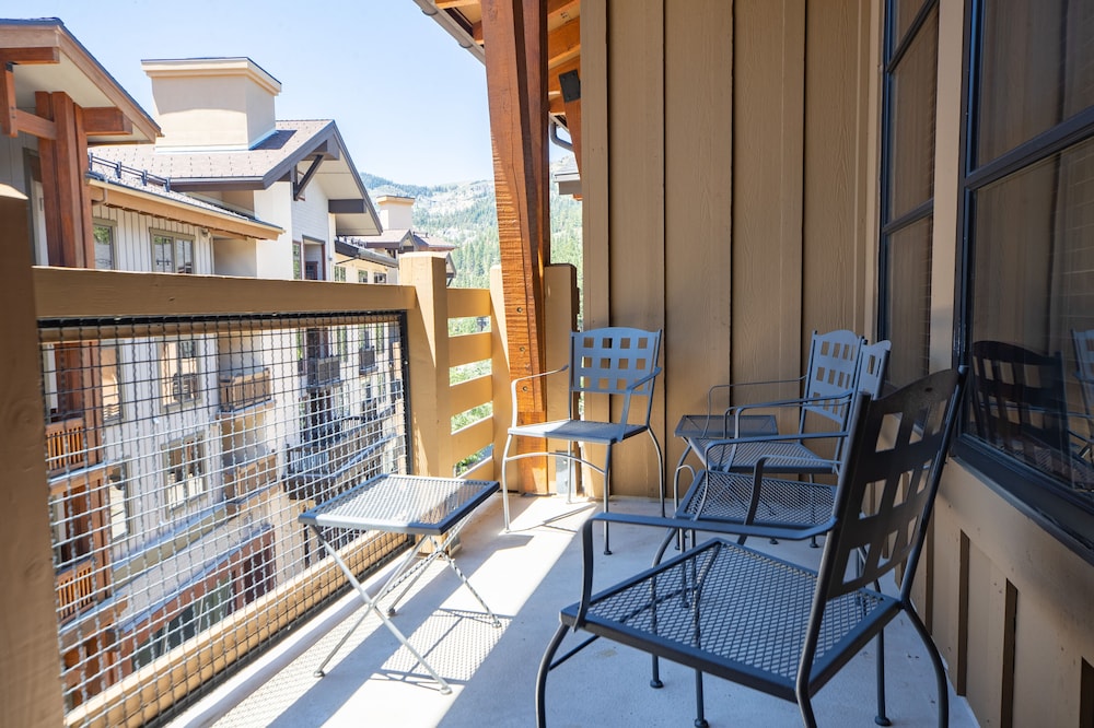 The Village at Palisades Tahoe 29/50