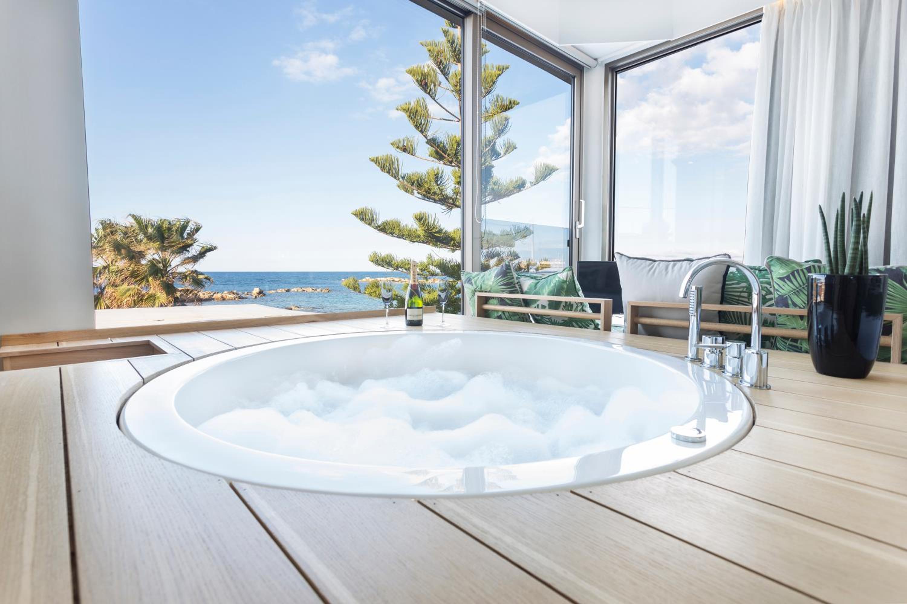 Kalamaki Luxury Suites 24/51