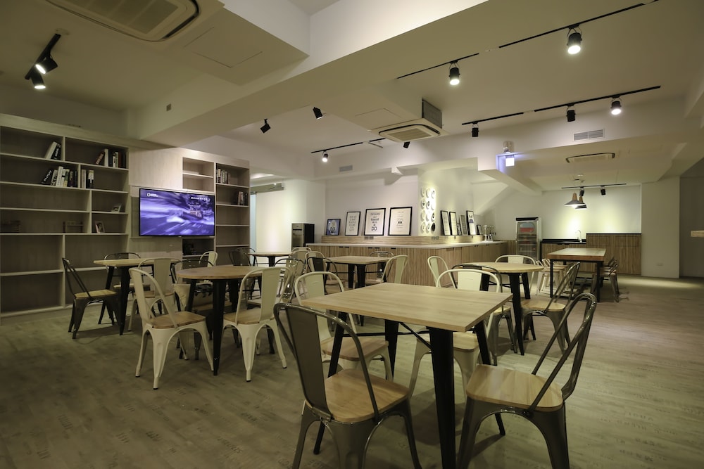 Flyinn Hostel 43/50