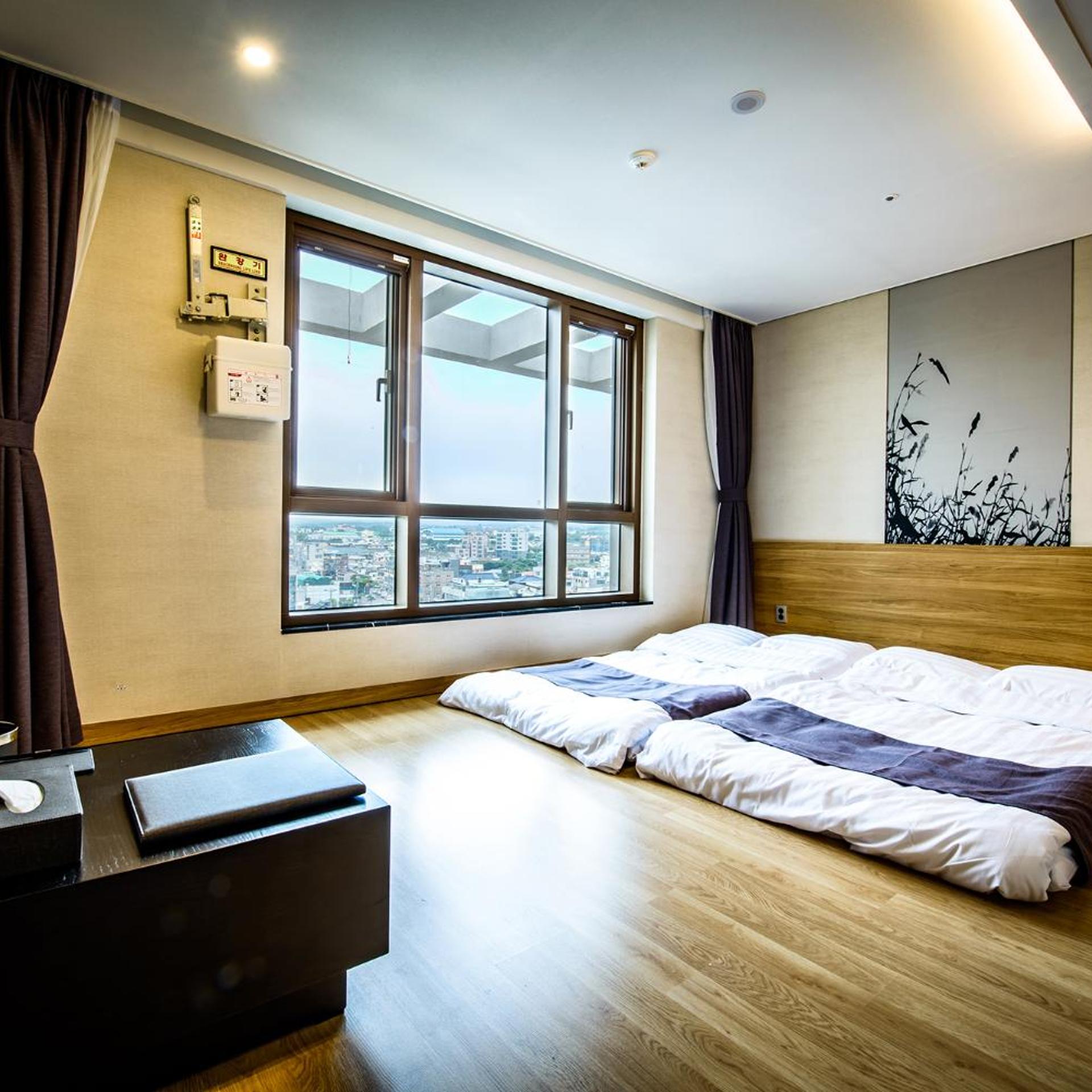 Ondol, Deluxe, City View