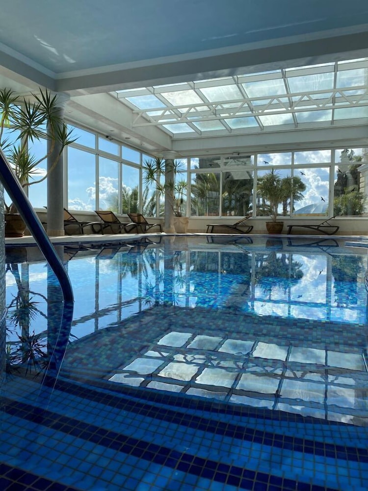 swimming pool spa