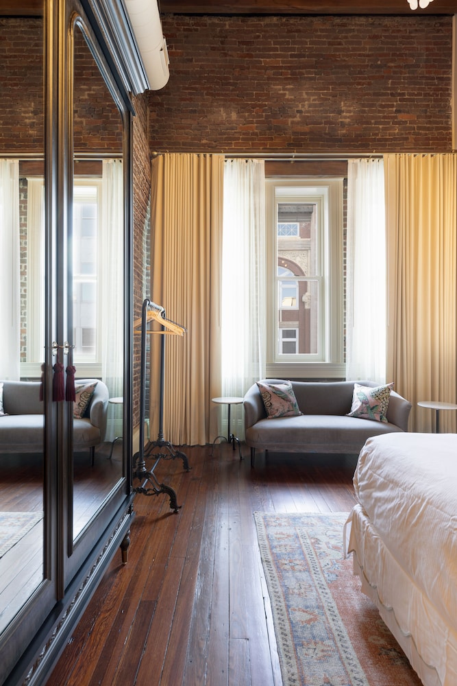 Hotel Cleo, Knoxville Downtown, a Tribute Portfolio Hotel 10/50