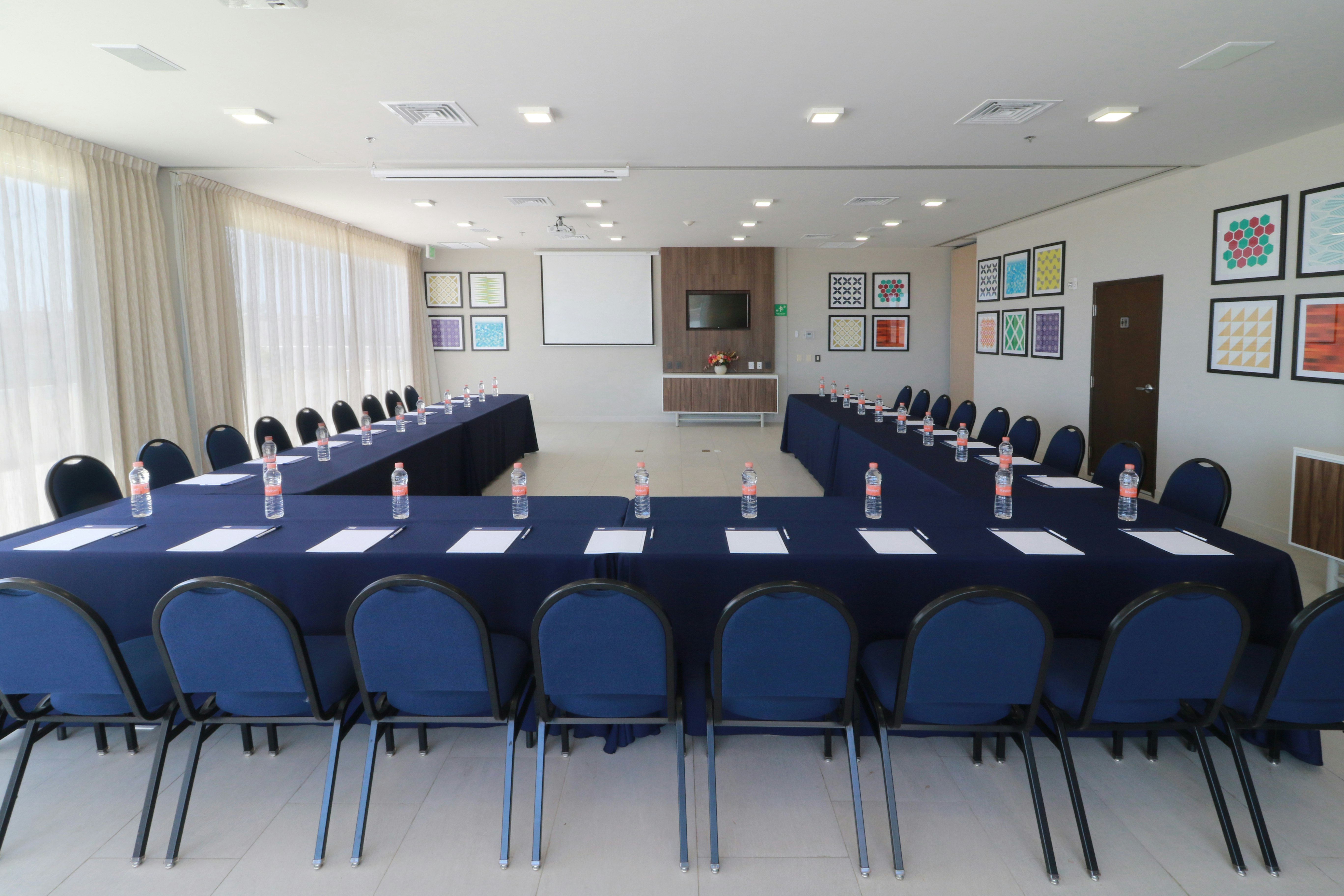 Holiday Inn Express And Suites Playa Del Carmen 64/74