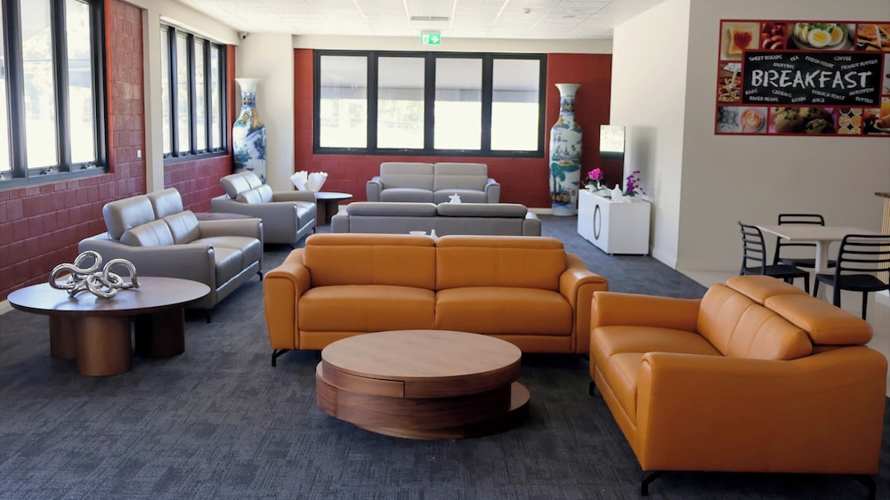 Gallery Hotel 55/71