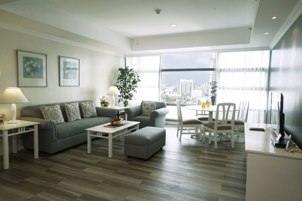 Infinity Towers Suites 33/50