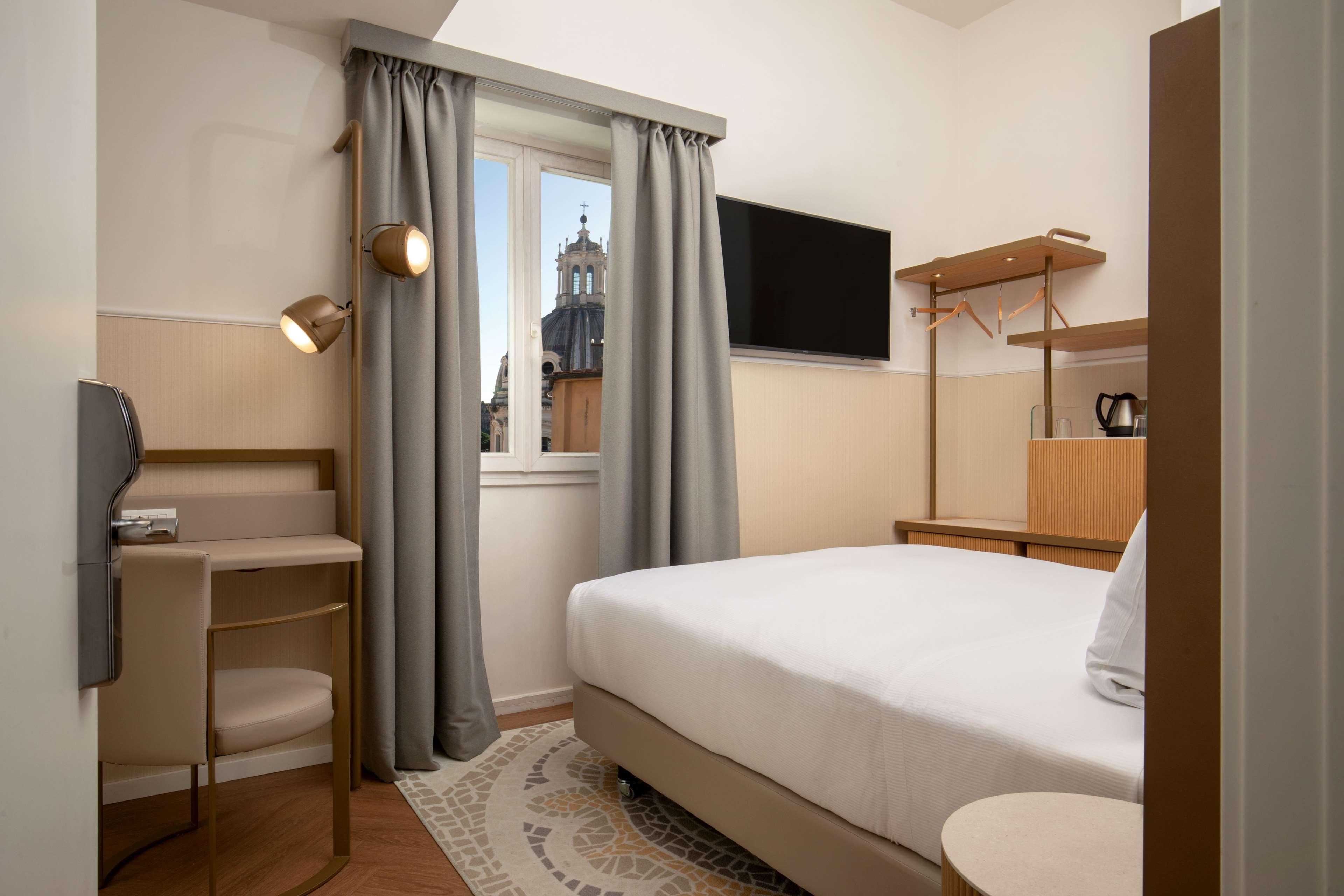 PREMIUM, KING BED, WITH VIEW