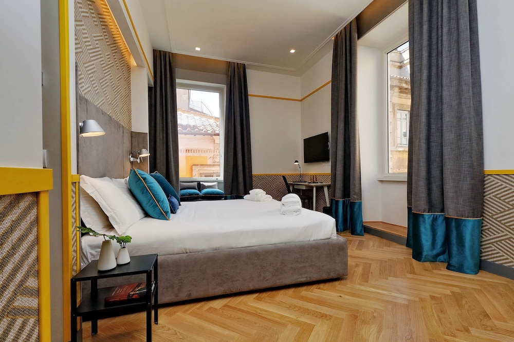 Roma Five Suites 12/50
