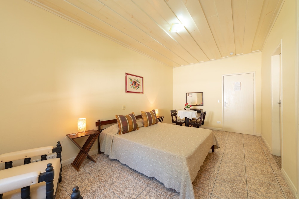 Hotel Saveiros 8/70