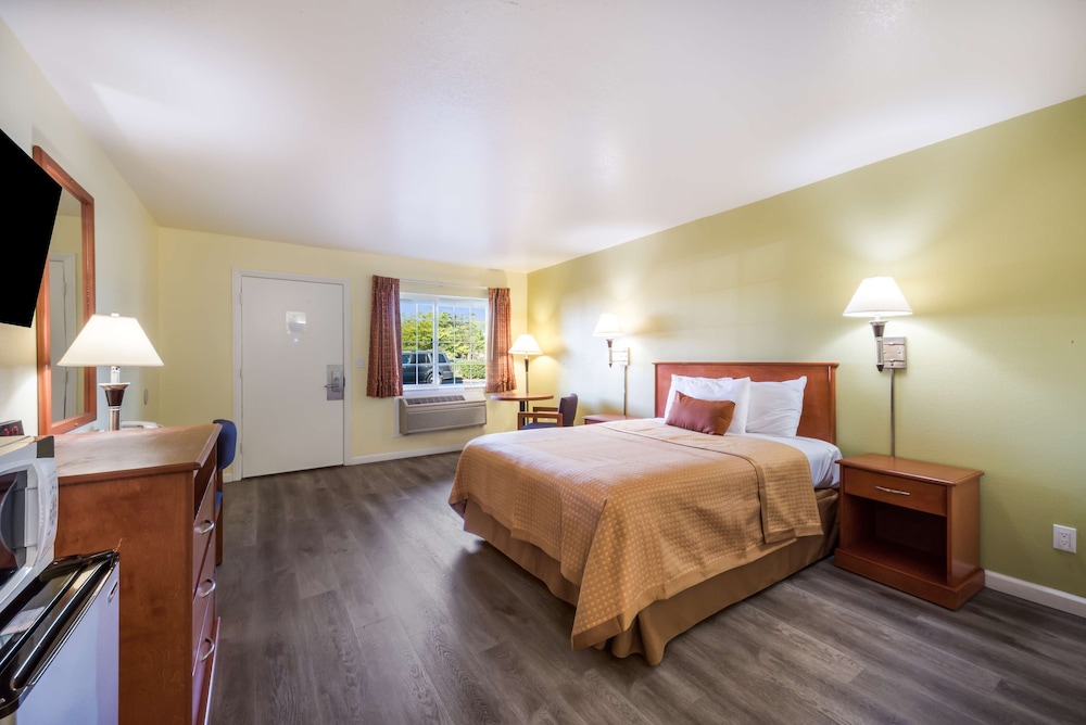 Americas Best Value Inn-Santa Rosa 10/27