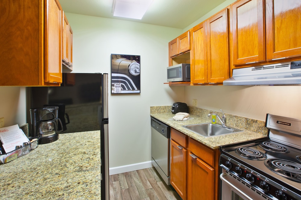 TownePlace Suites Detroit Sterling Heights 24/24