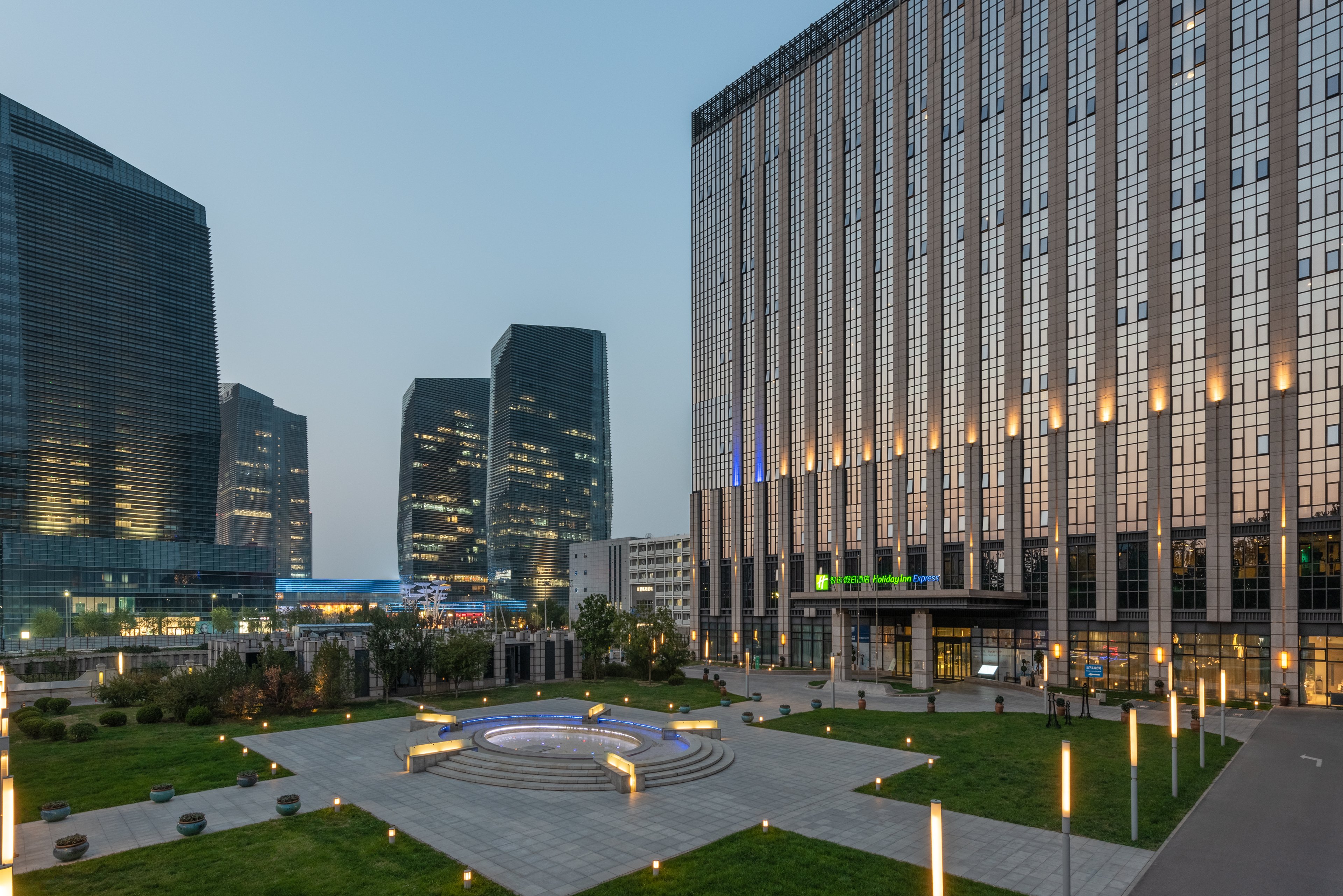 Holiday Inn Express Beijing Yizhaung 33/34