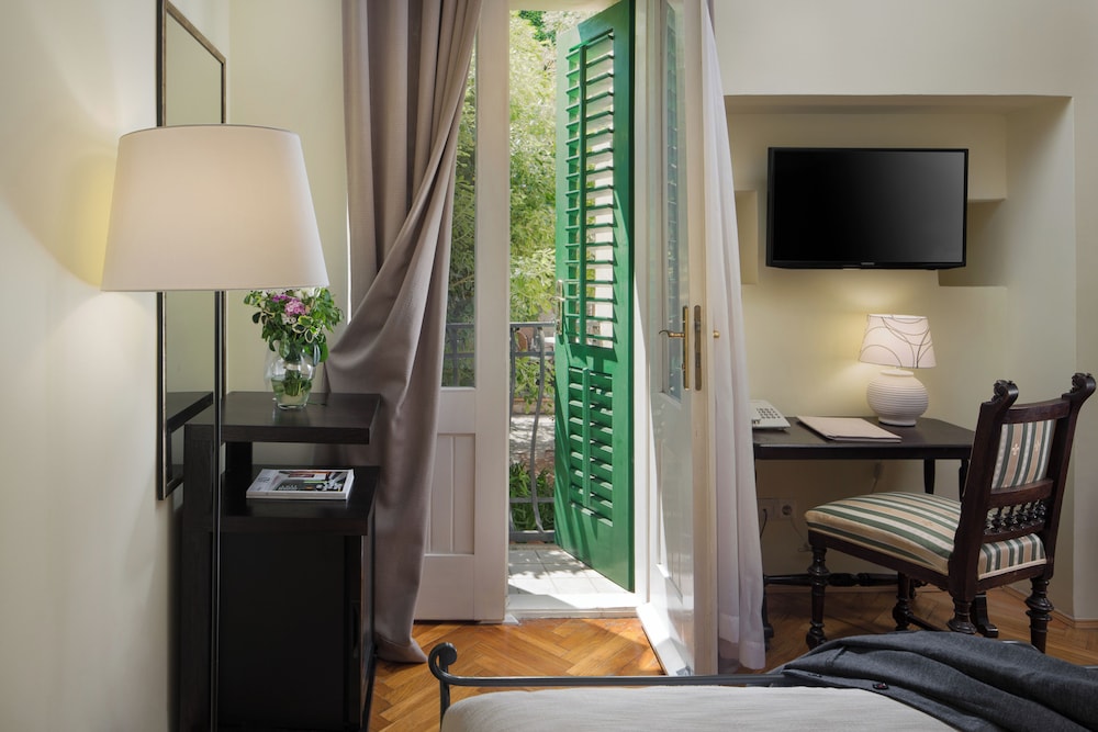 Angelo D Oro Hotel 64/68