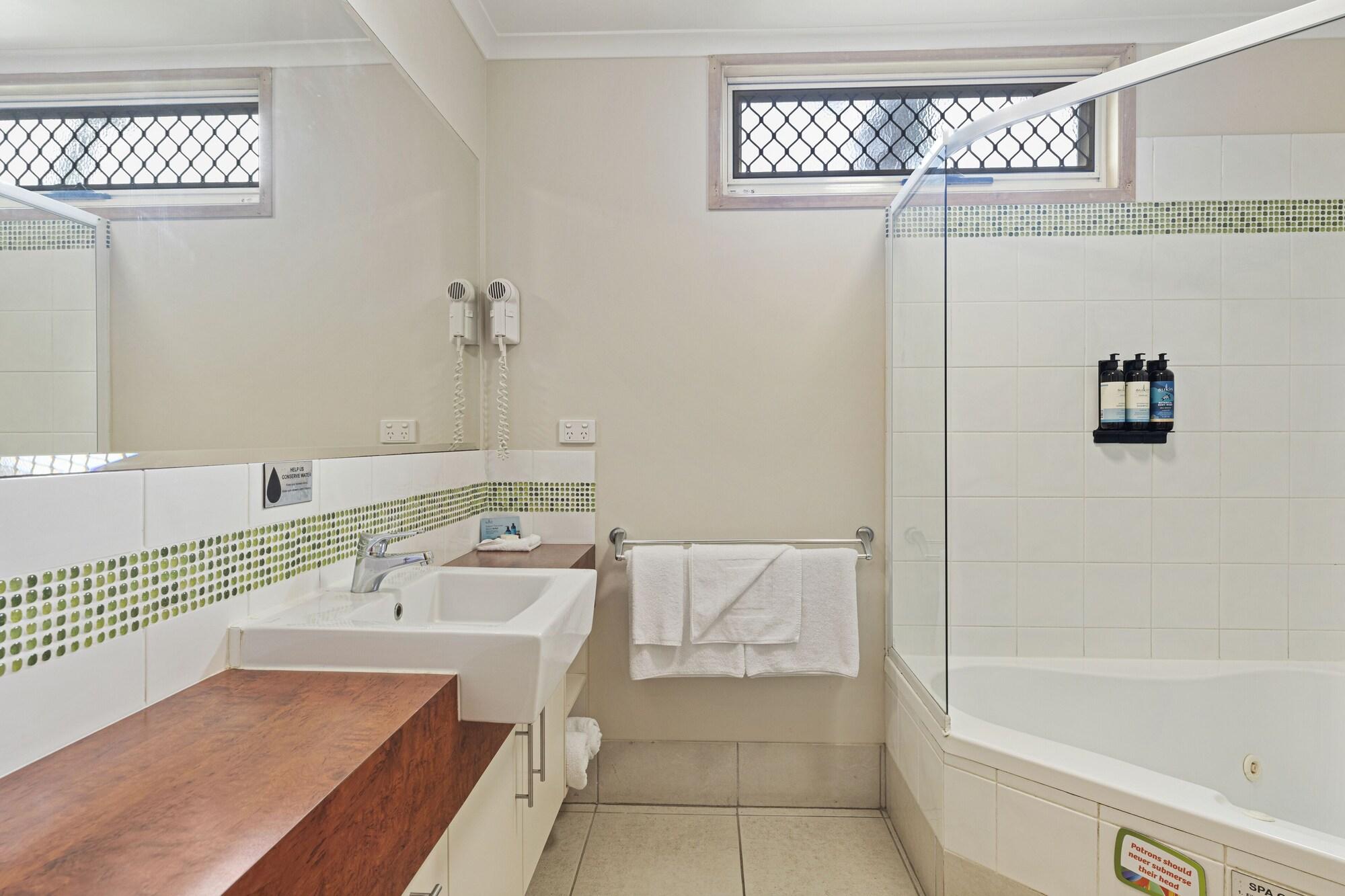 2 Bedrooms, Spa, Cottage