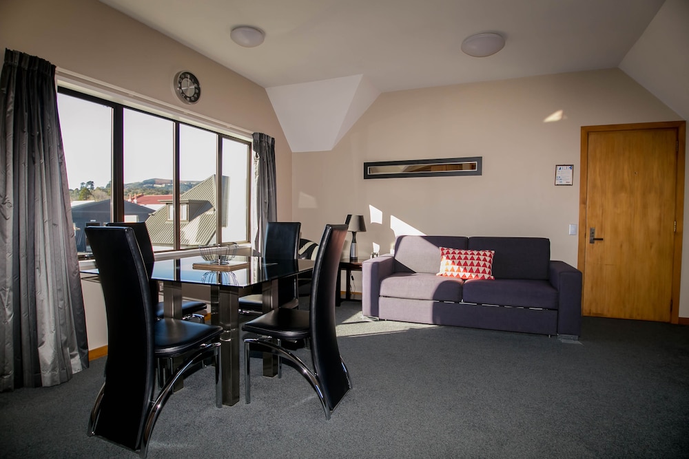 Allan Court Motel 26/66