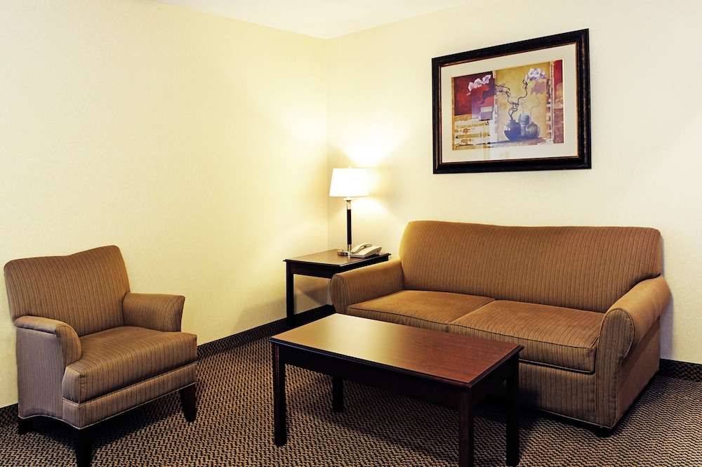 Holiday Inn Express Suites Slave Lake 43/69