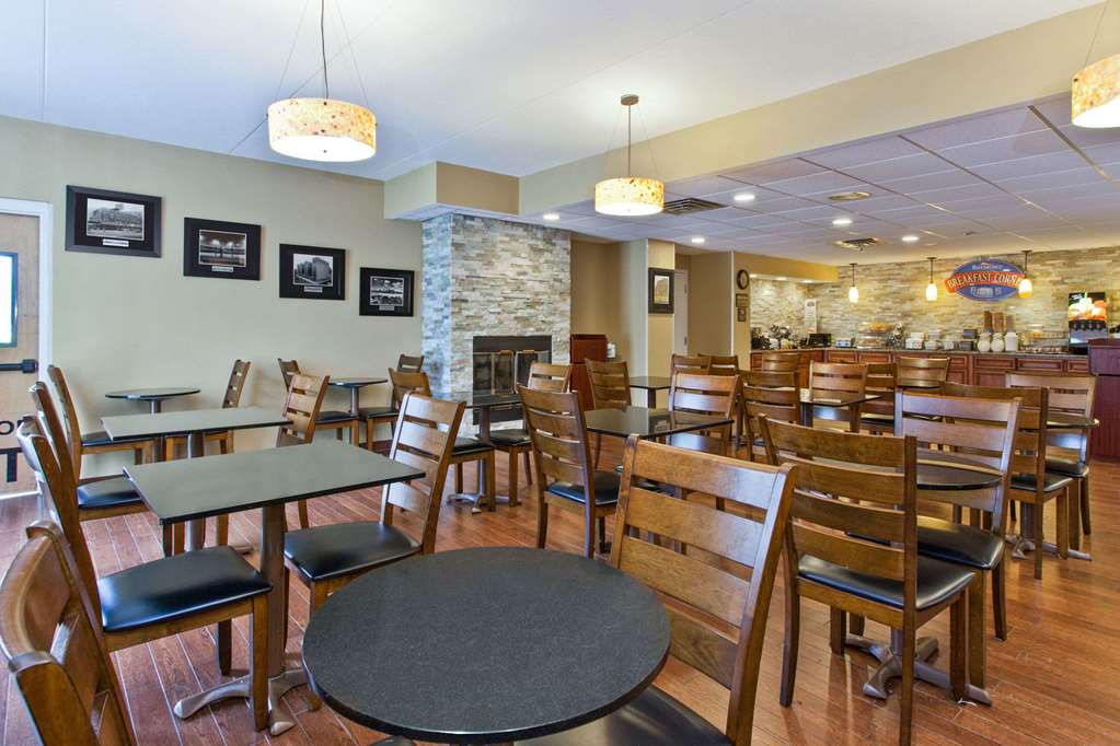 A Victory Hotel and Suites 59/60
