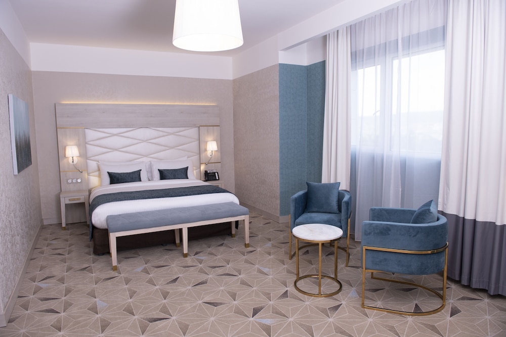 RODINA Hotel 24/49