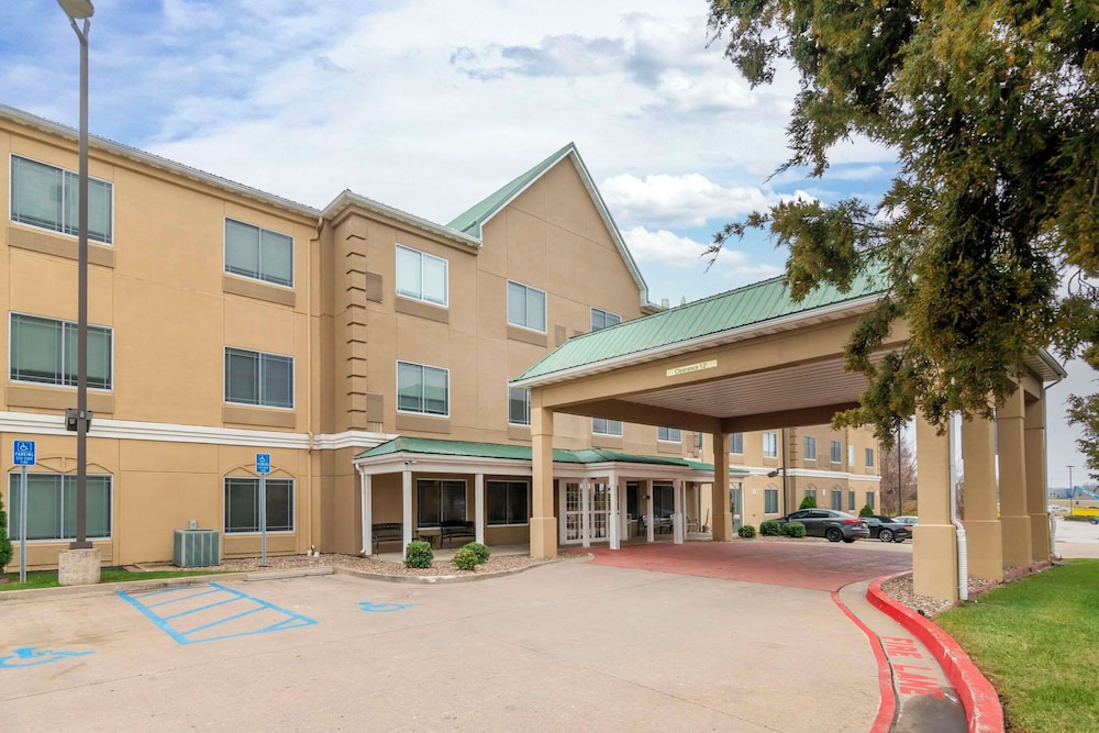 Country Inn & Suites by Radisson, Columbia, MO 3/40
