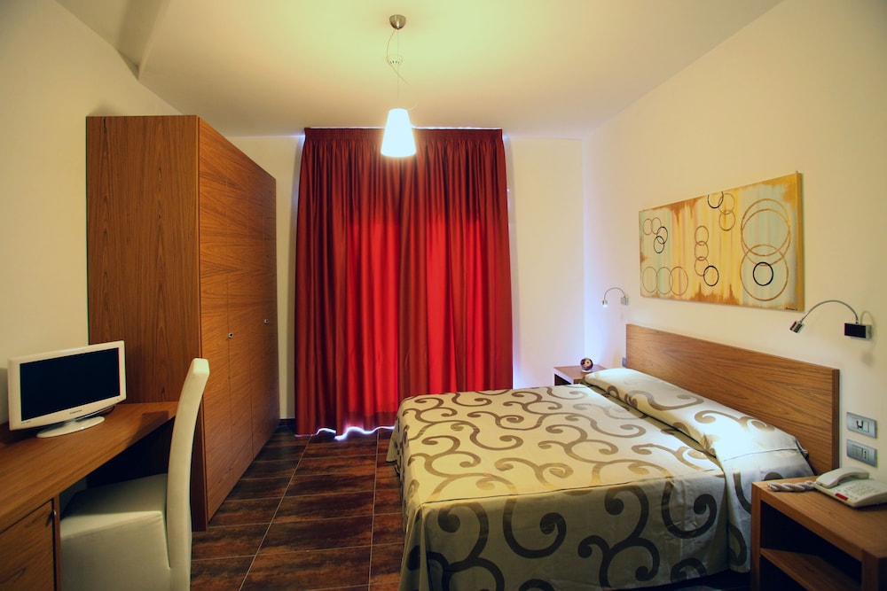 ROOM, TRIPLE