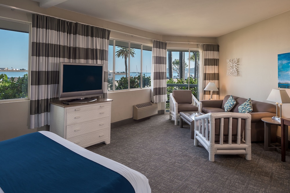 Bay Club Hotel & Marina 41/65