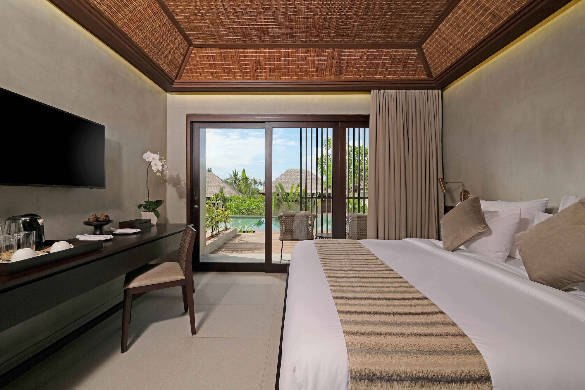 Garcia, Suite, King Bed, Pool Access