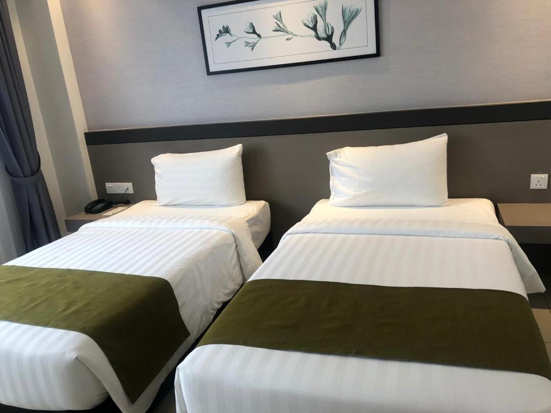 Savanna Hill Resort 7/17