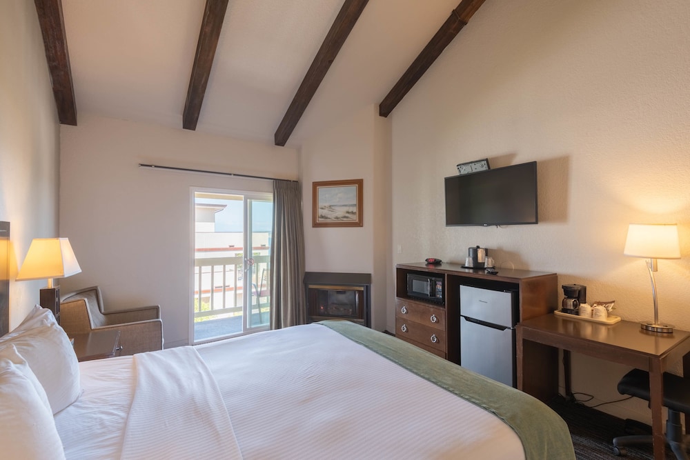 Cannery Row Inn 37/69