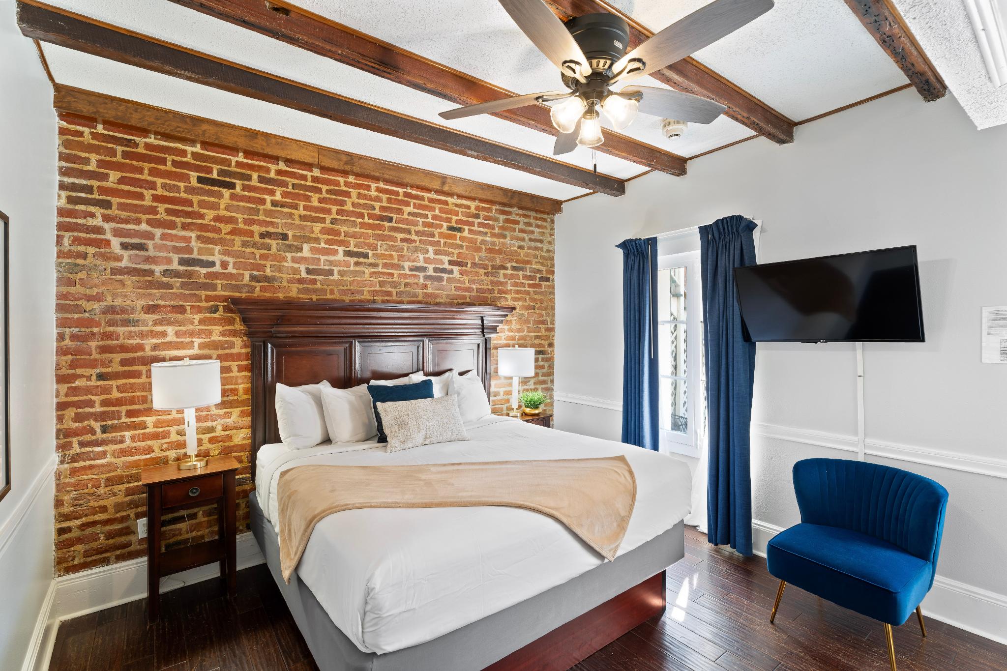 غرفة قياسية بسرير كينج، Hotel St Pierre French Quarter 2/2
