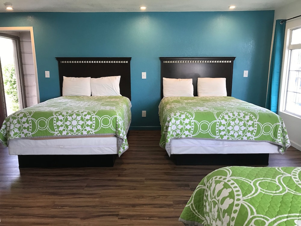 Geneva Motel Daly City 10/25