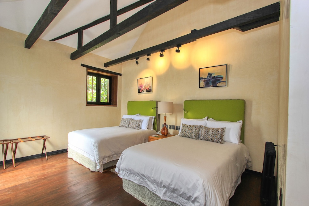 Uvence Arte + Hotel 9/50