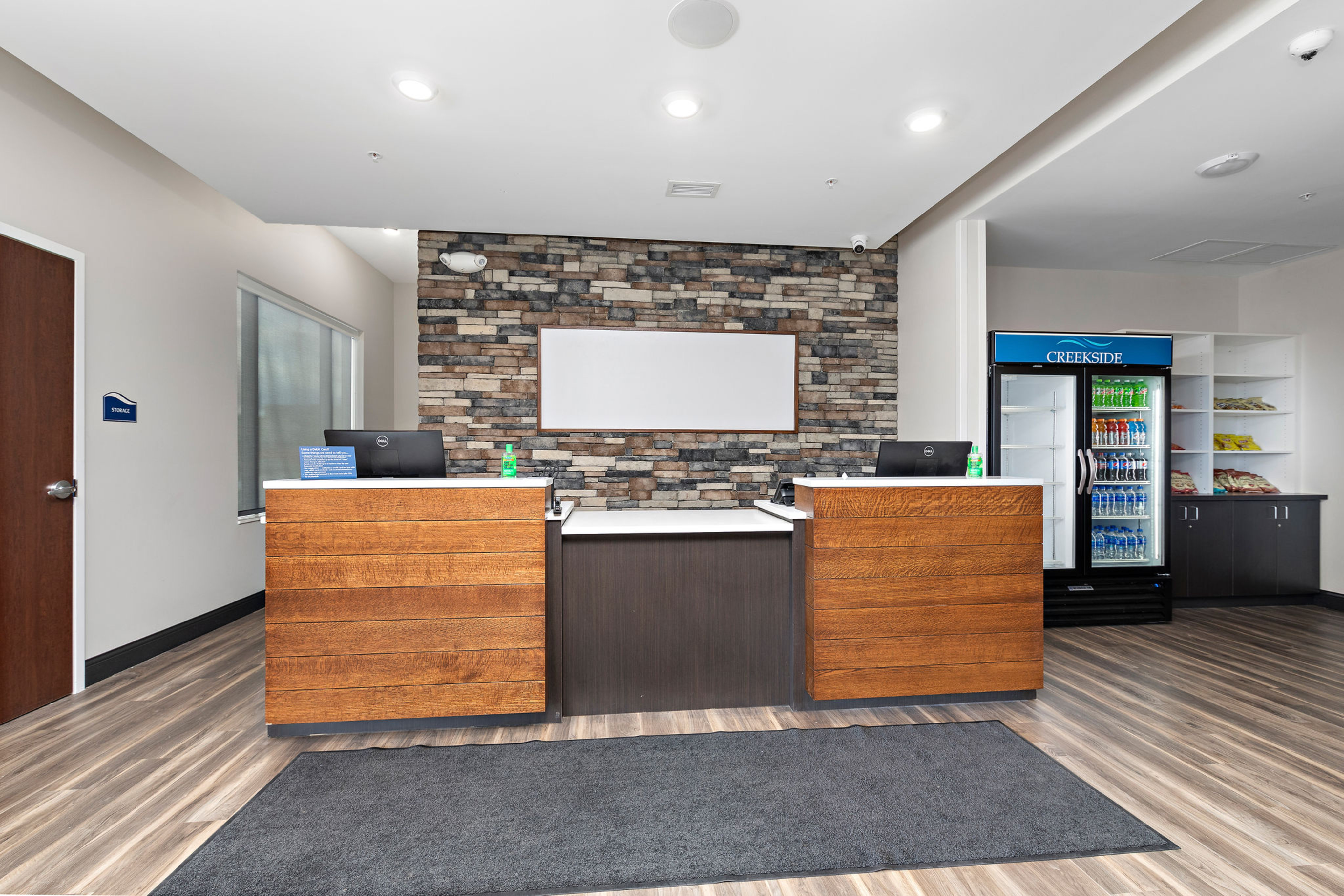 Holiday Inn Express Kansas City North Parkville, an IHG Hotel 3/50
