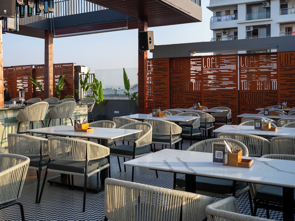 Hotel Mumbai House 42/50