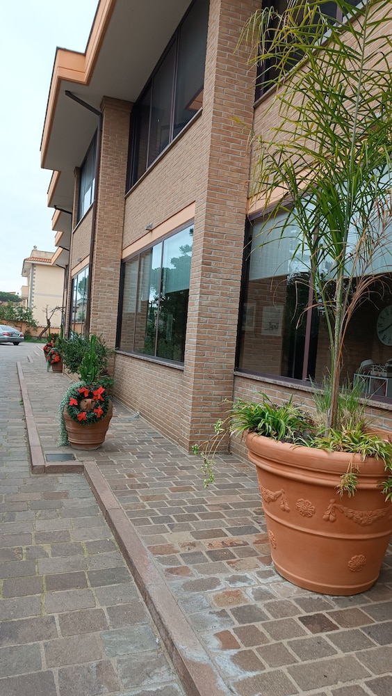 Euro House Inn Airport Hotel Residence 62/72