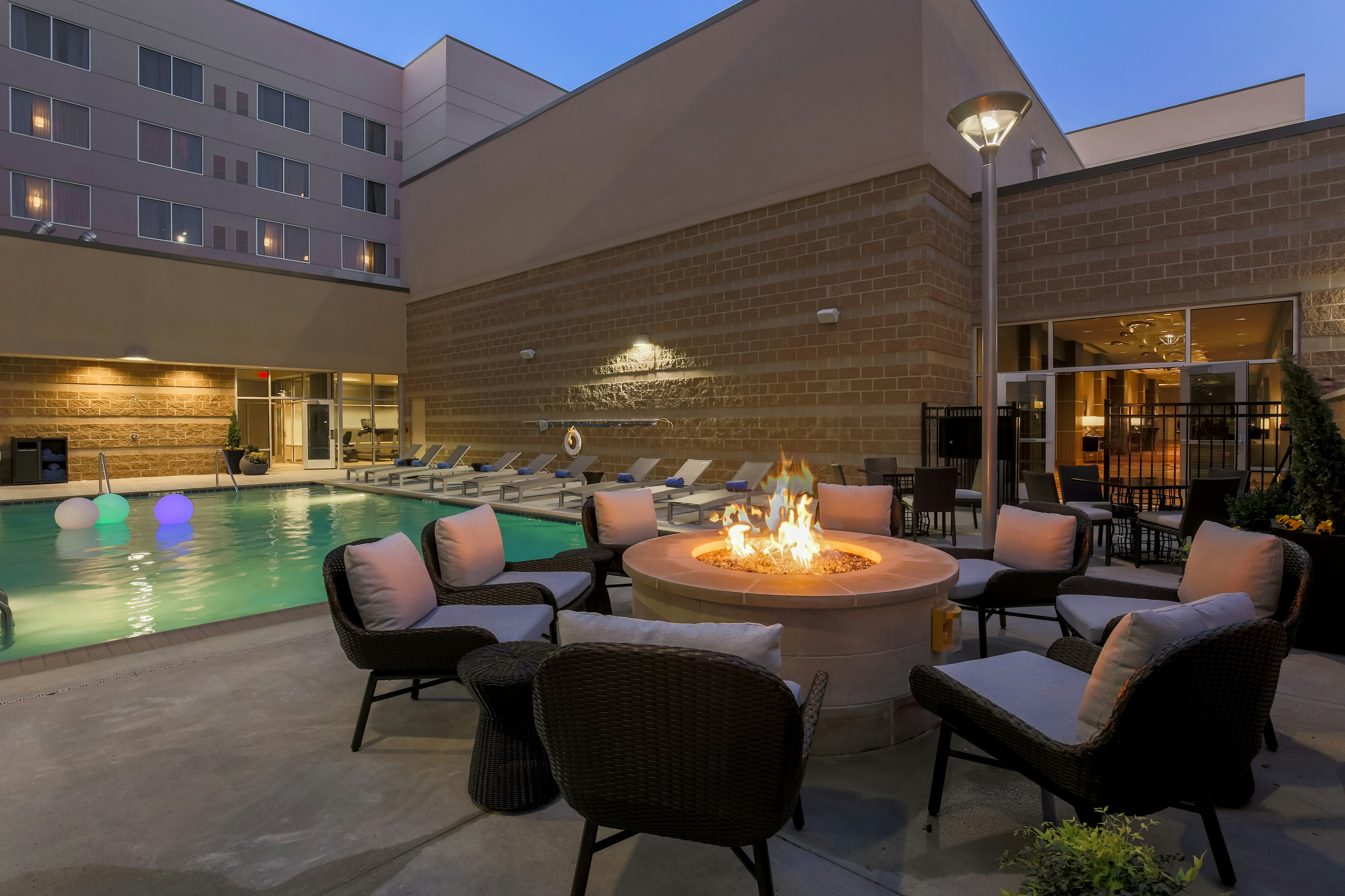 DOUBLETREE BY HILTON EVANSVILLE 36/74