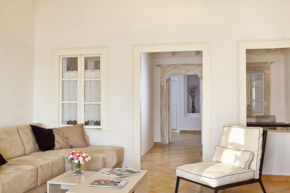 Thireas Hotel 39/69