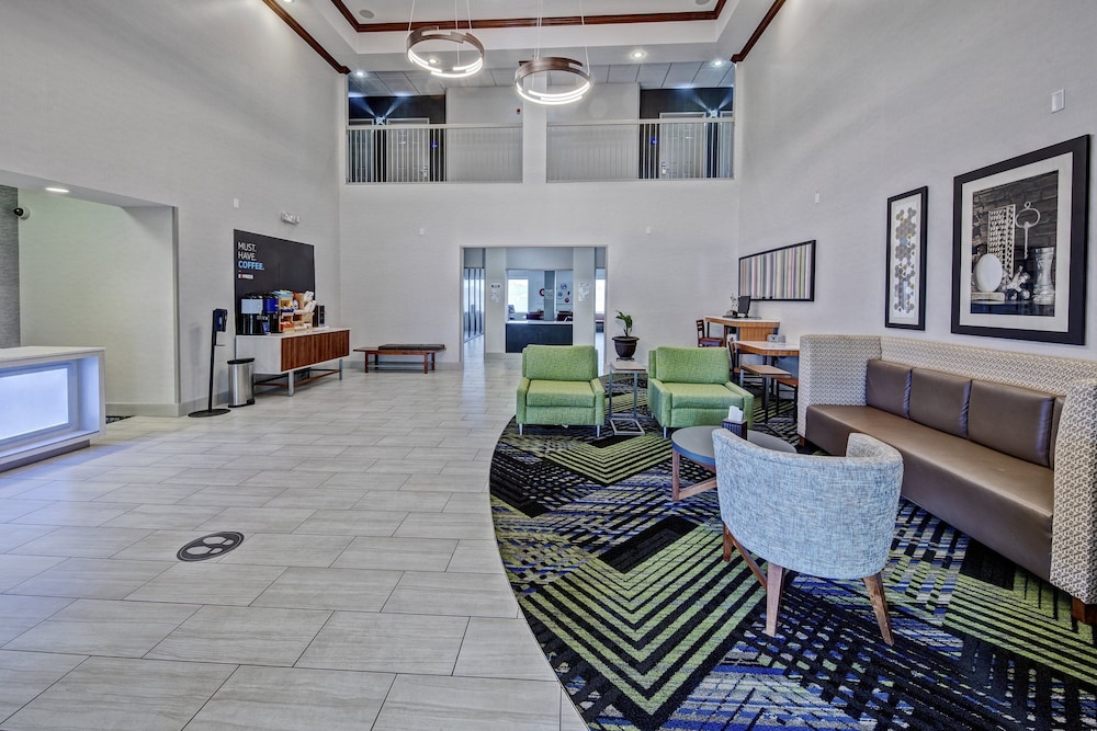 Holiday Inn Express Hotel Suites Clarksville 37/61