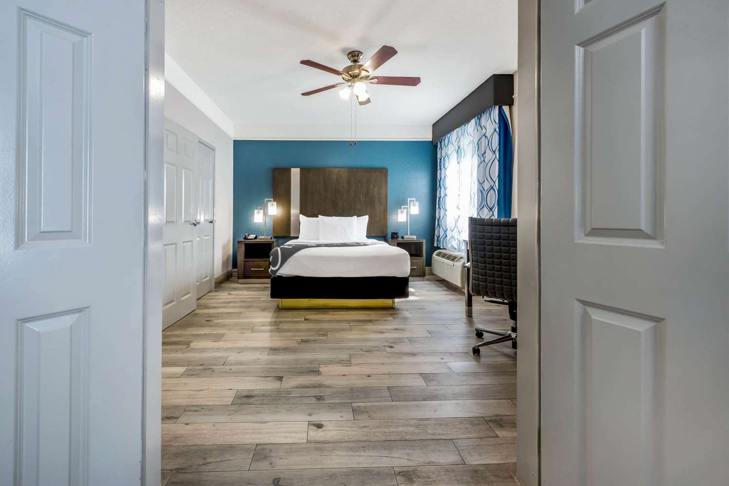 La Quinta Inn & Suites by Wyndham Kingwood Houston IAH Airpt 10/31
