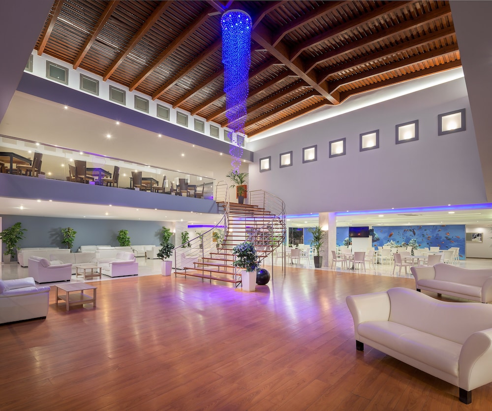 Oceanis Beach Hotel 6/50