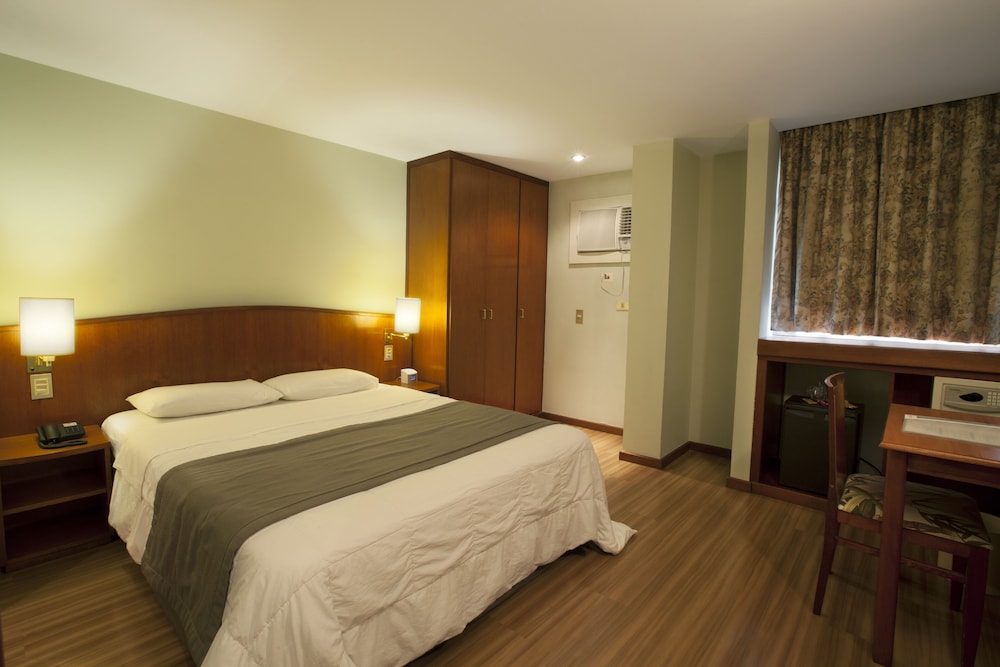 Hotel Moncloa 11/25