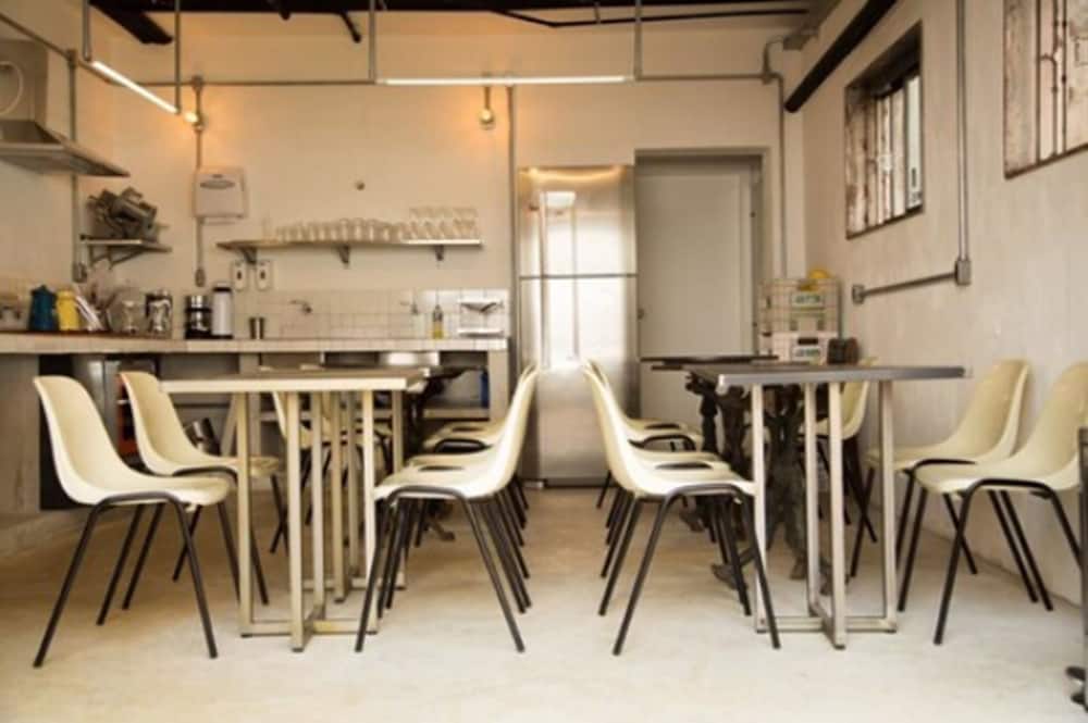 GUEST URBAN HOTEL 44/56