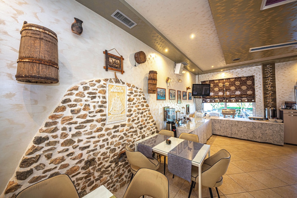 Hotel Murati 6/62