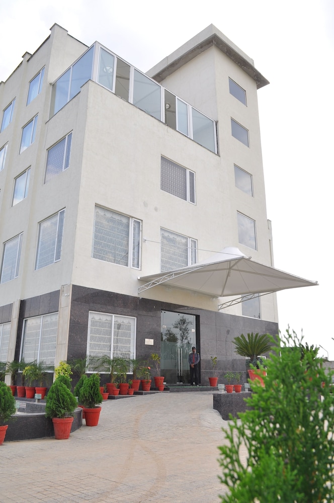 Hotel The Royal Bharti 34/38
