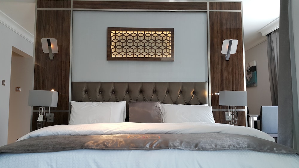 ROYAL SUITE