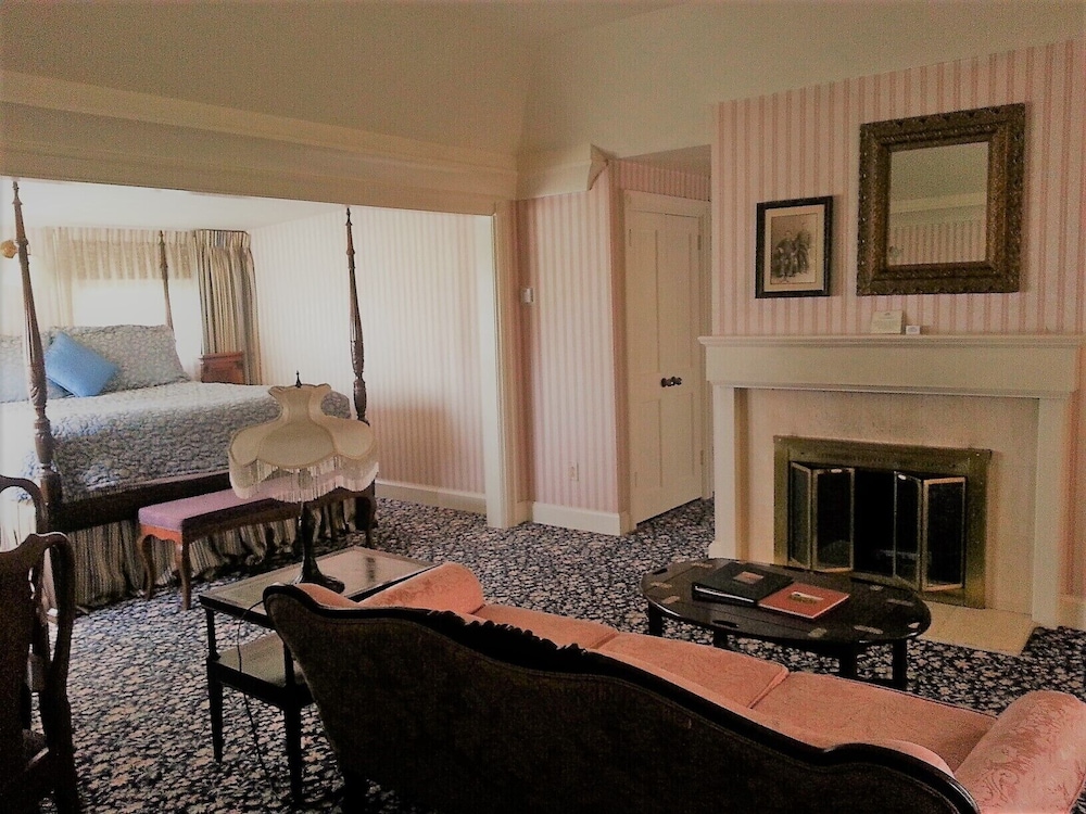 The Mendocino Hotel and Garden Suites 20/47