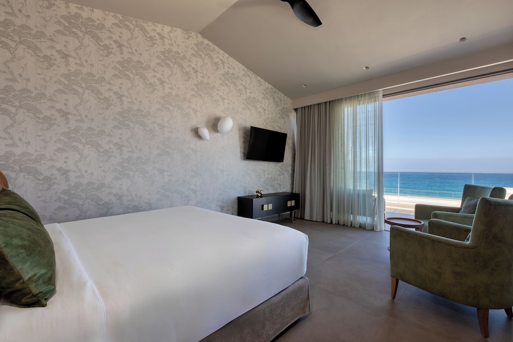 Signature, Pool, Gold, Suite, Single, King Bed, Sea View