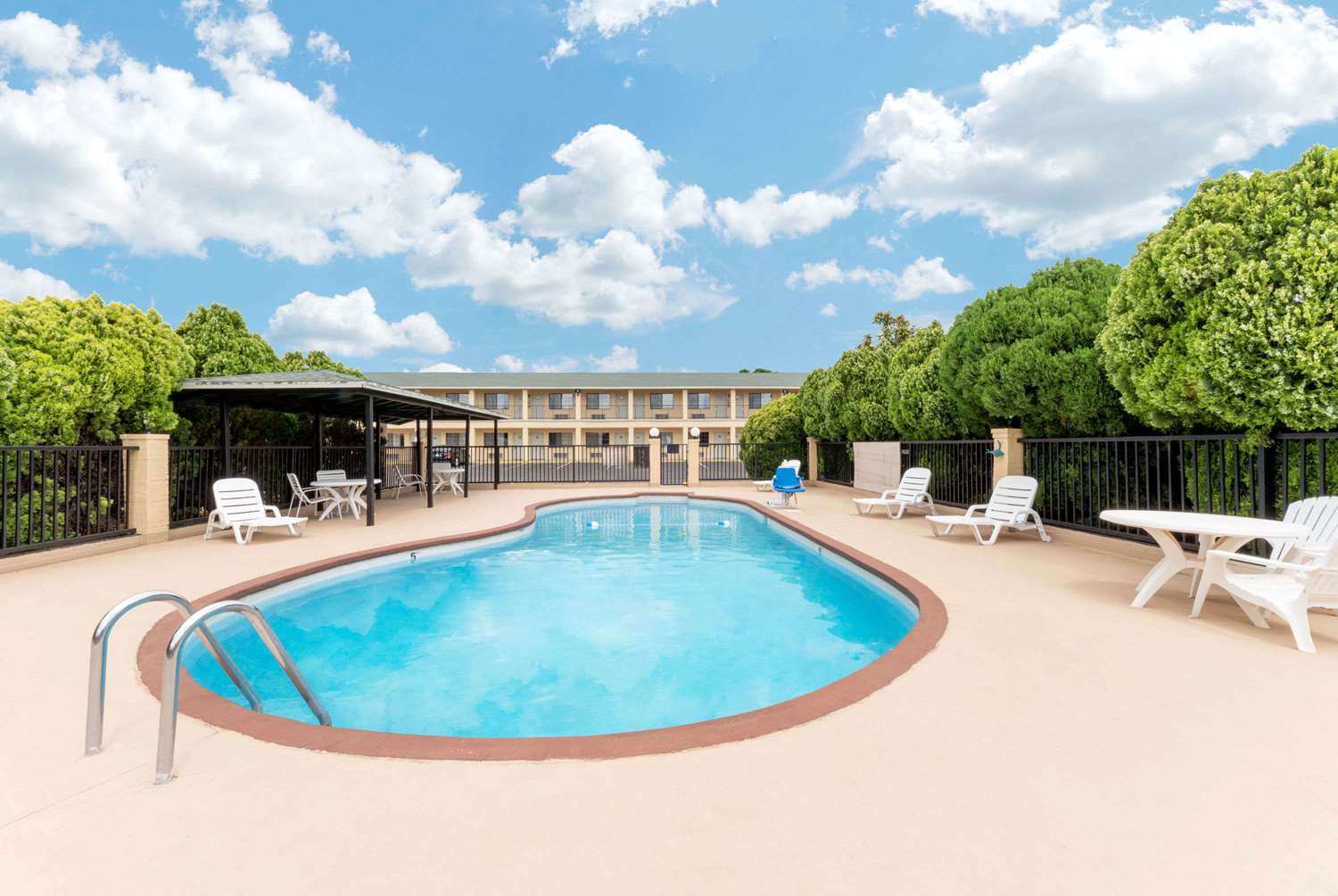Days Inn by Wyndham Snyder 4/7