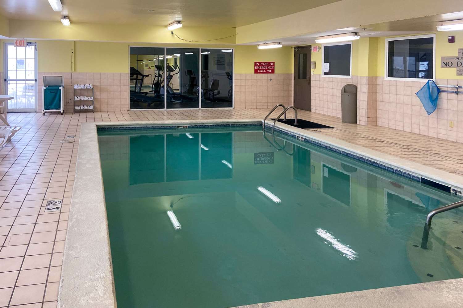 Quality Inn & Suites Cincinnati Sharonville 32/42