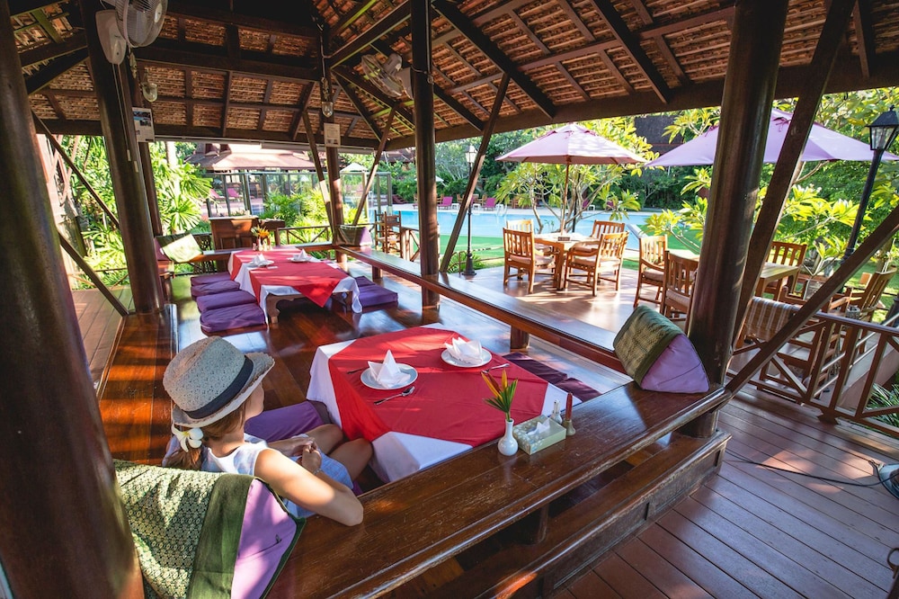 Sugar Hut Resort 57/74