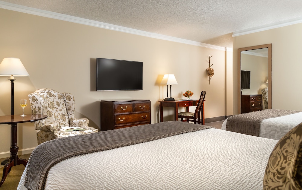 Meadowbrook Inn And Suites 12/45